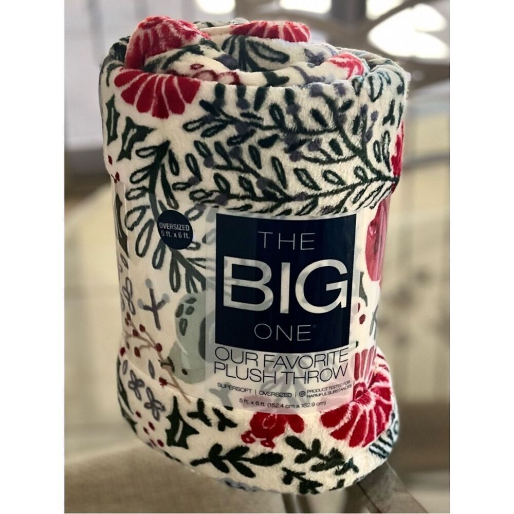 NEW The Big One Plush Birds And Branches 5’x6’ Green Red & Comfy Seasonal Cream